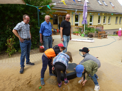 2020-07-06 Sonnenschirm Kindergarten_3.JPG