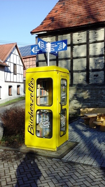 2021-02-28 Wegweiser Bücherzelle.jpg